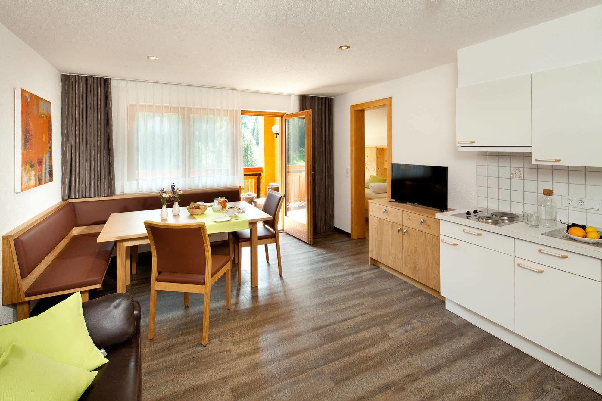 Aparthotel Brunnenhof Дамульс Экстерьер фото